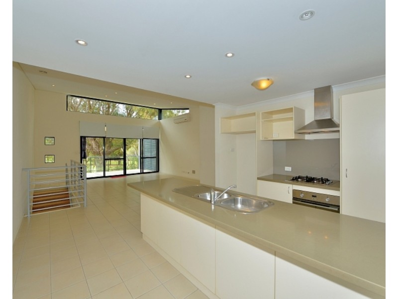 18 Golfers Retreat, Halls Head WA 6210