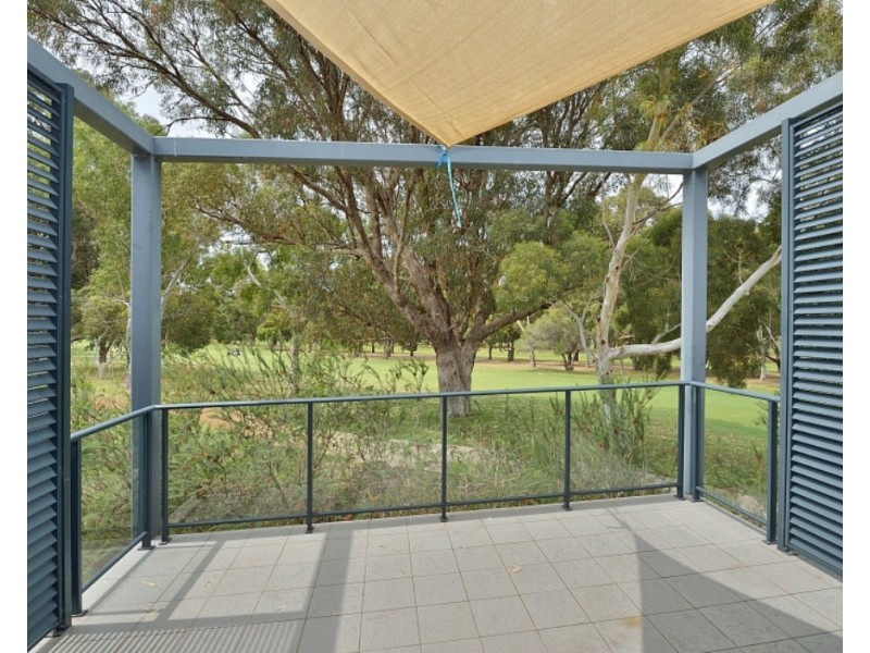 18 Golfers Retreat, Halls Head WA 6210