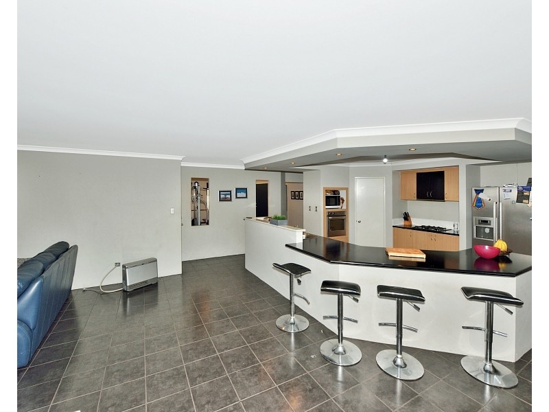 6 Peppertree Close, Wannanup WA 6210