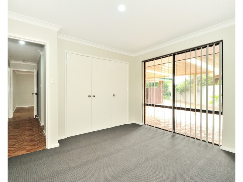 6 Blythwood Street, Dudley Park WA 6210