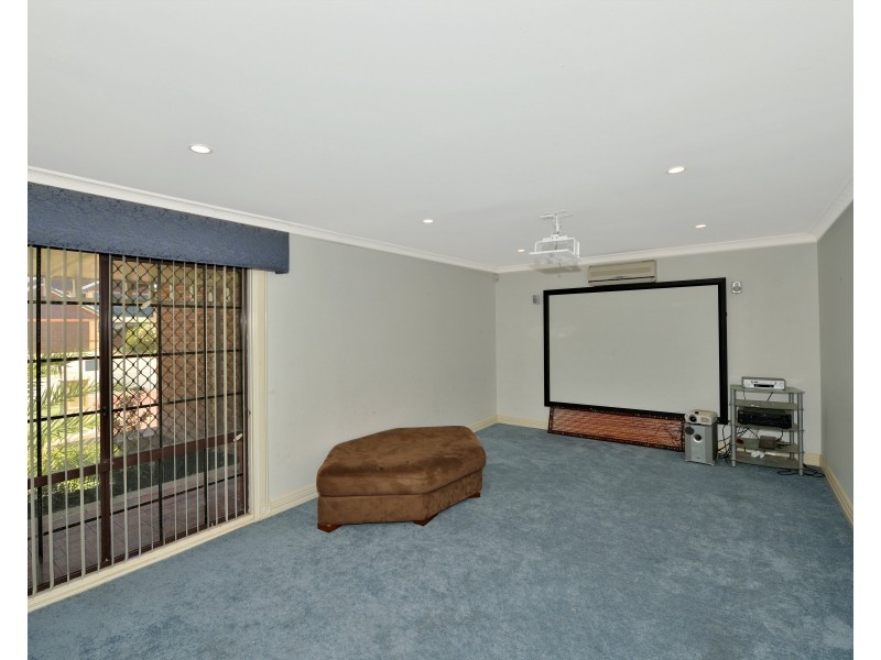 4 Leveque Loop, San Remo WA 6210