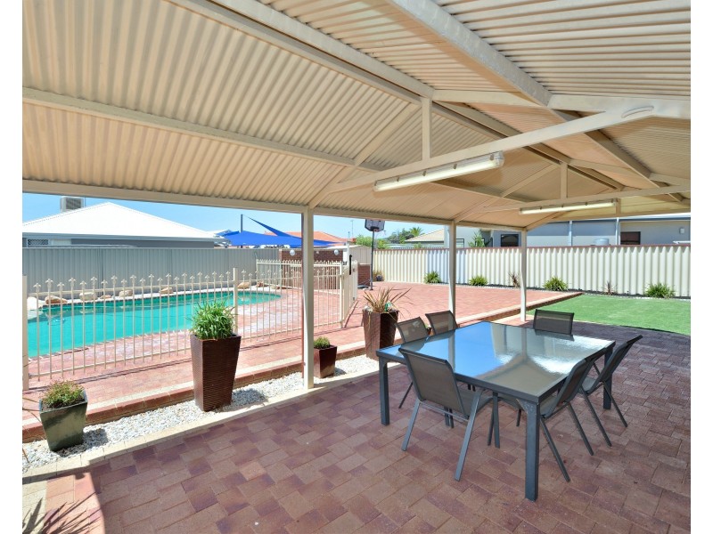 4 Leveque Loop, San Remo WA 6210