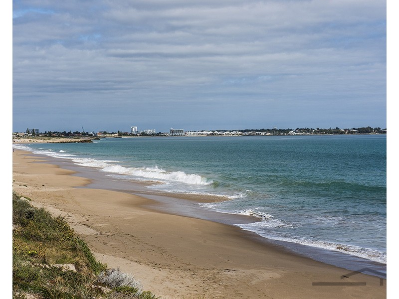 4 Leveque Loop, San Remo WA 6210