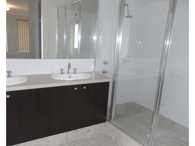 10 Woorabinda Rise, Lakelands WA 6180