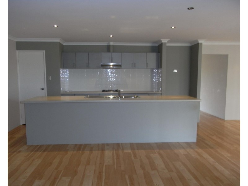 10 Woorabinda Rise, Lakelands WA 6180