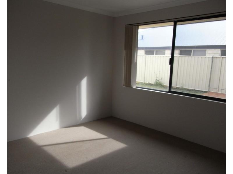 10 Woorabinda Rise, Lakelands WA 6180