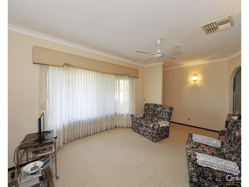 11 Denham Street, Dudley Park WA 6210