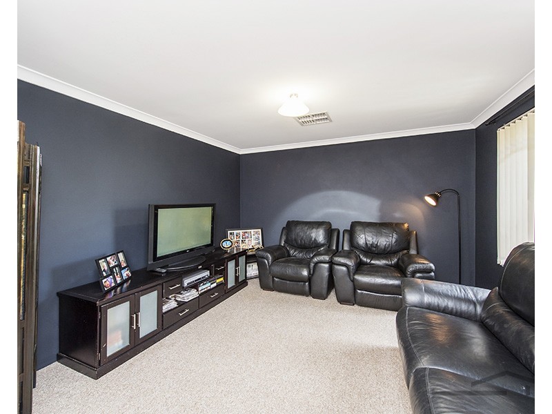 13 Malata Ridge, Lakelands WA 6180