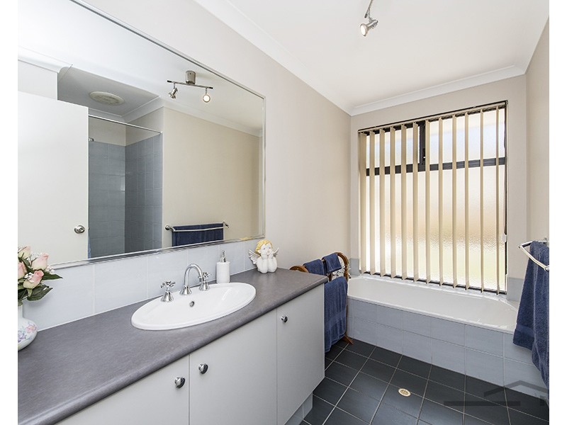 13 Malata Ridge, Lakelands WA 6180