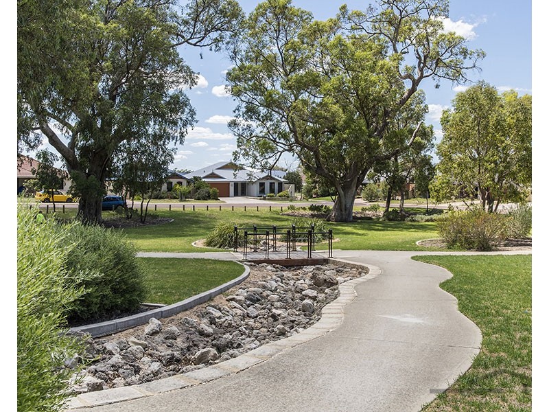 13 Malata Ridge, Lakelands WA 6180