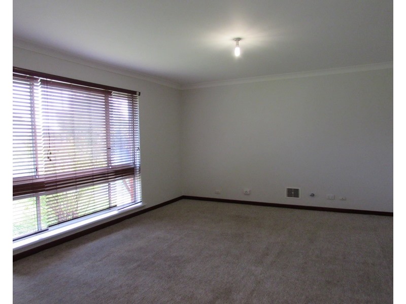 4 Maria Place, Dudley Park WA 6210