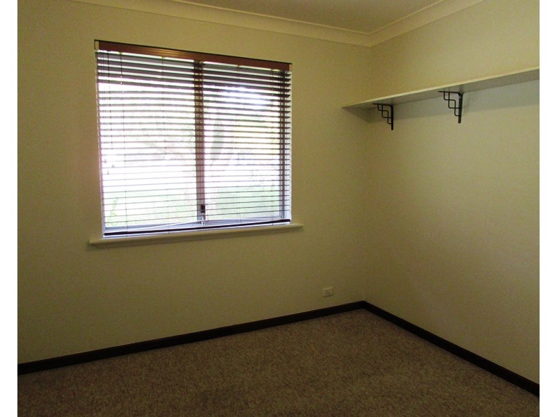 4 Maria Place, Dudley Park WA 6210