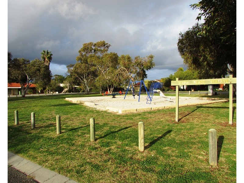 4 Maria Place, Dudley Park WA 6210