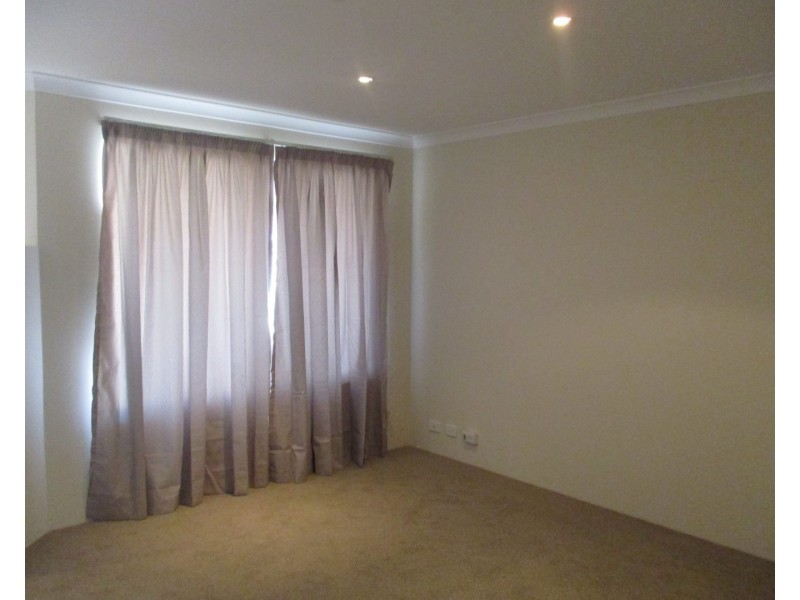 6 Pyrford Ramble, Erskine WA 6210