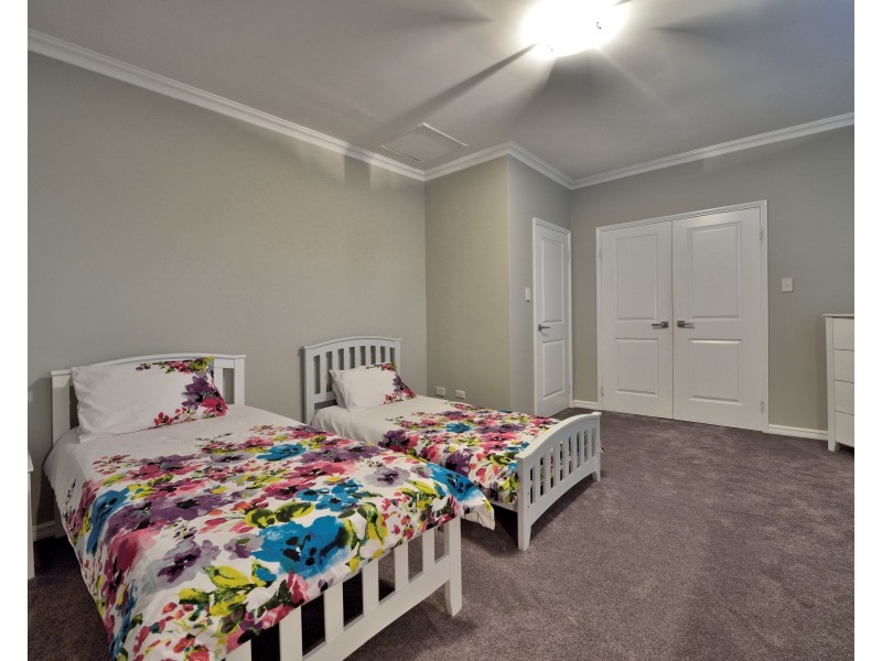 15 Frederick Way, Wannanup WA 6210