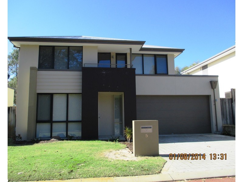 5 Oregon Court, Meadow Springs WA 6210