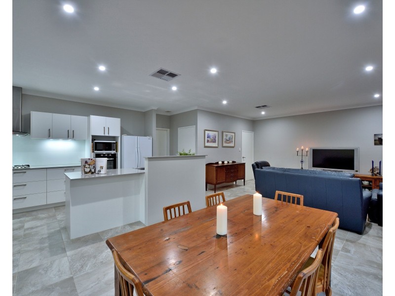 28 Bridgewater Boulevard, Erskine WA 6210