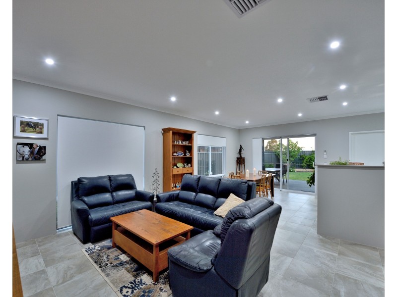 28 Bridgewater Boulevard, Erskine WA 6210