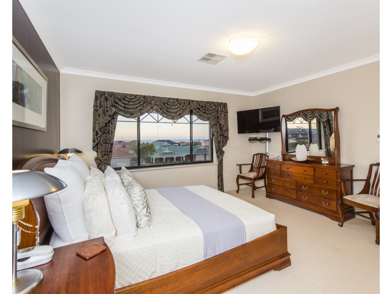 33 Leveque Loop, San Remo WA 6210