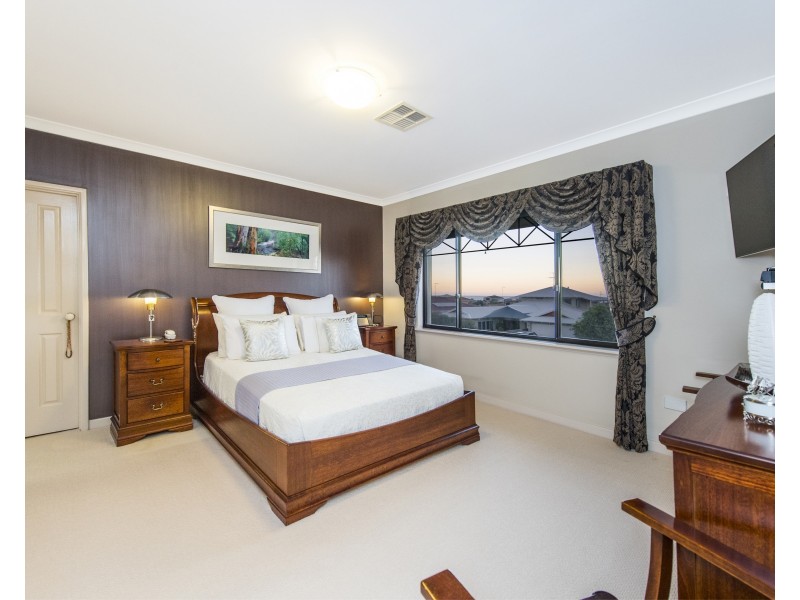 33 Leveque Loop, San Remo WA 6210