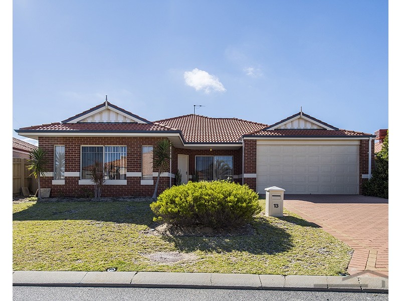 13 Lomatia Ramble, Halls Head WA 6210