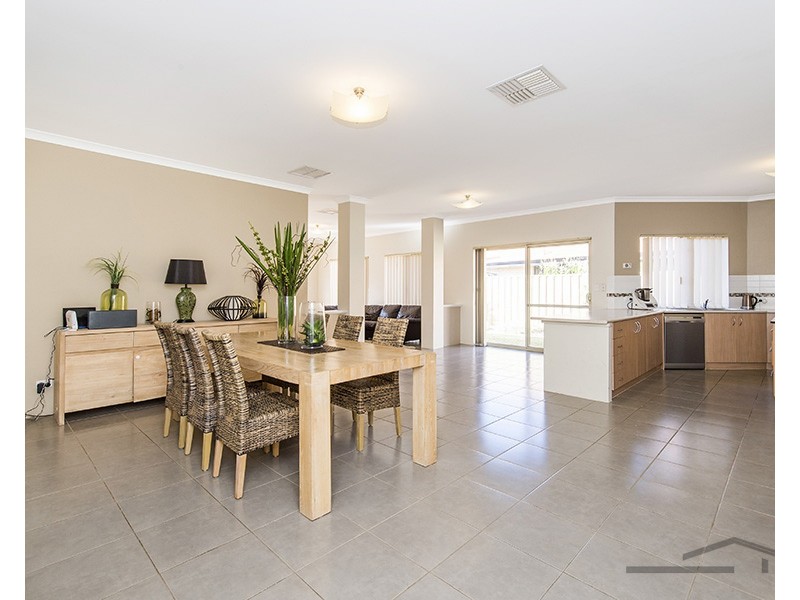 13 Lomatia Ramble, Halls Head WA 6210