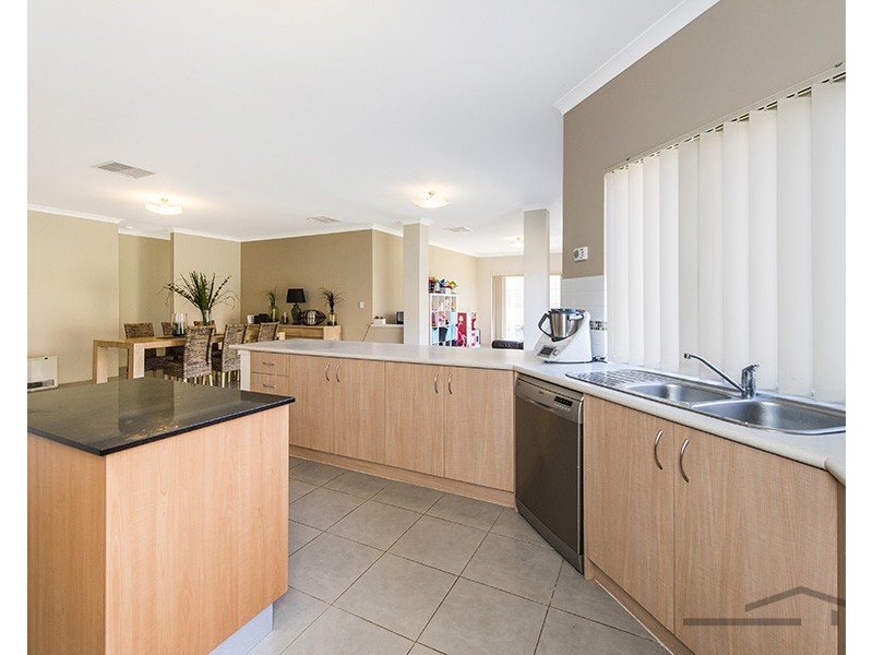 13 Lomatia Ramble, Halls Head WA 6210