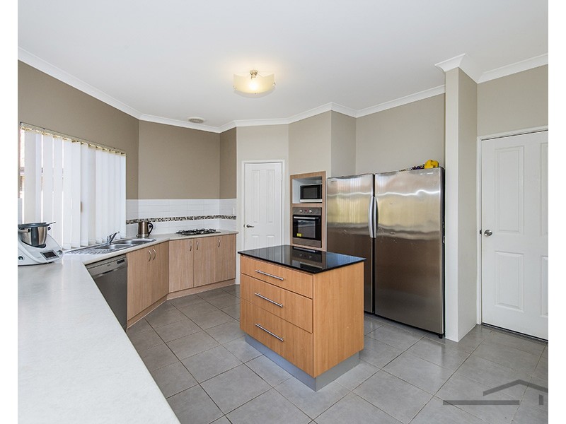 13 Lomatia Ramble, Halls Head WA 6210