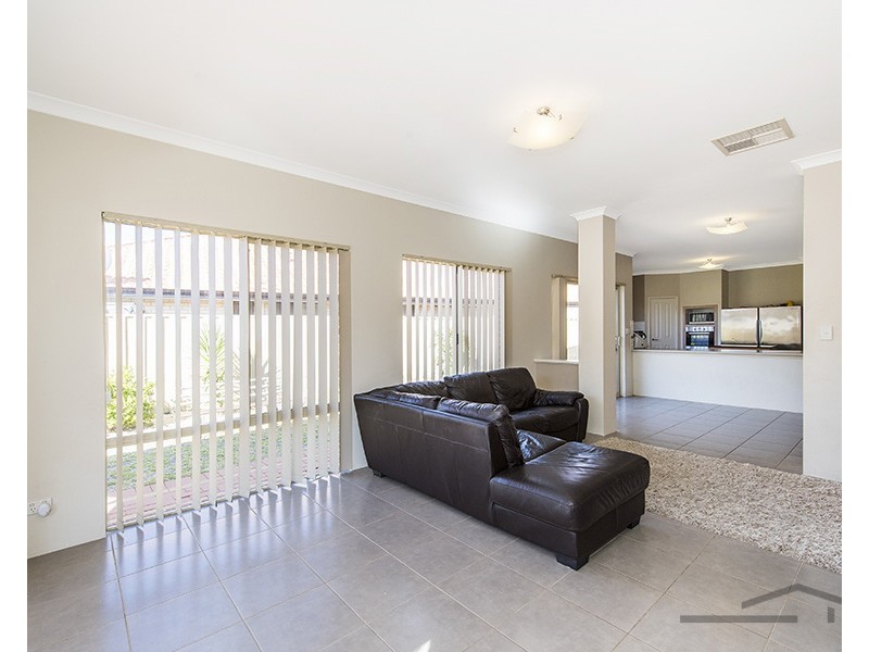 13 Lomatia Ramble, Halls Head WA 6210