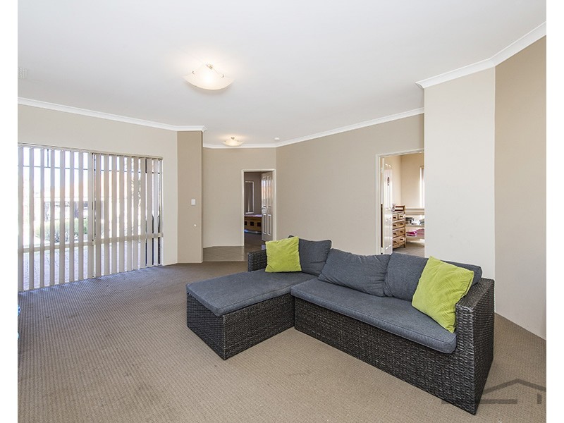 13 Lomatia Ramble, Halls Head WA 6210
