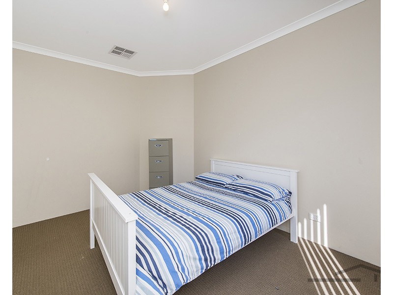 13 Lomatia Ramble, Halls Head WA 6210