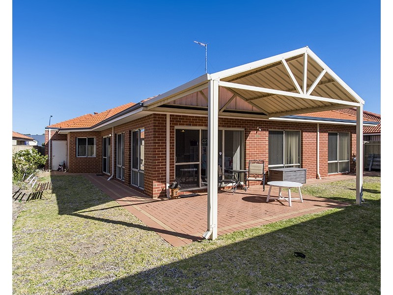 13 Lomatia Ramble, Halls Head WA 6210
