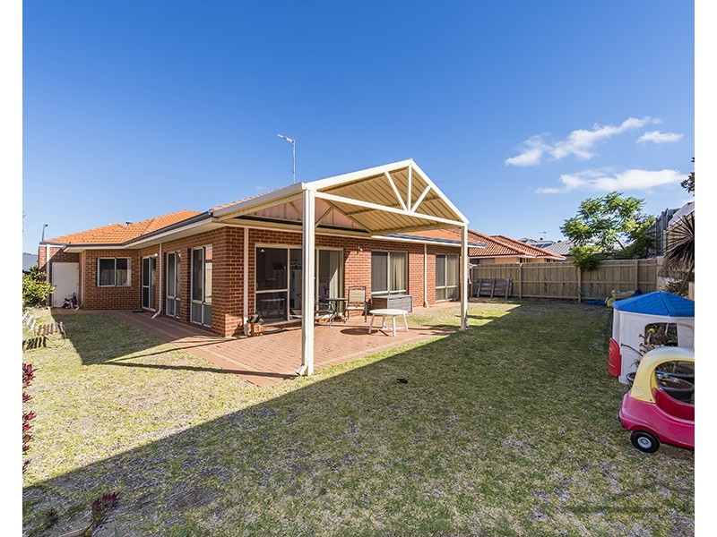13 Lomatia Ramble, Halls Head WA 6210
