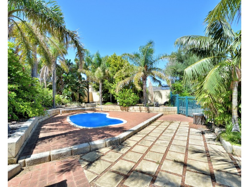 13 Rocklea Place, Silver Sands WA 6210