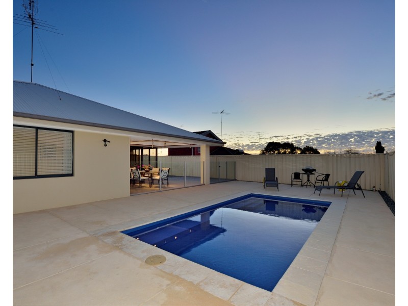 10  Cunderdin Loop, Dawesville WA 6211