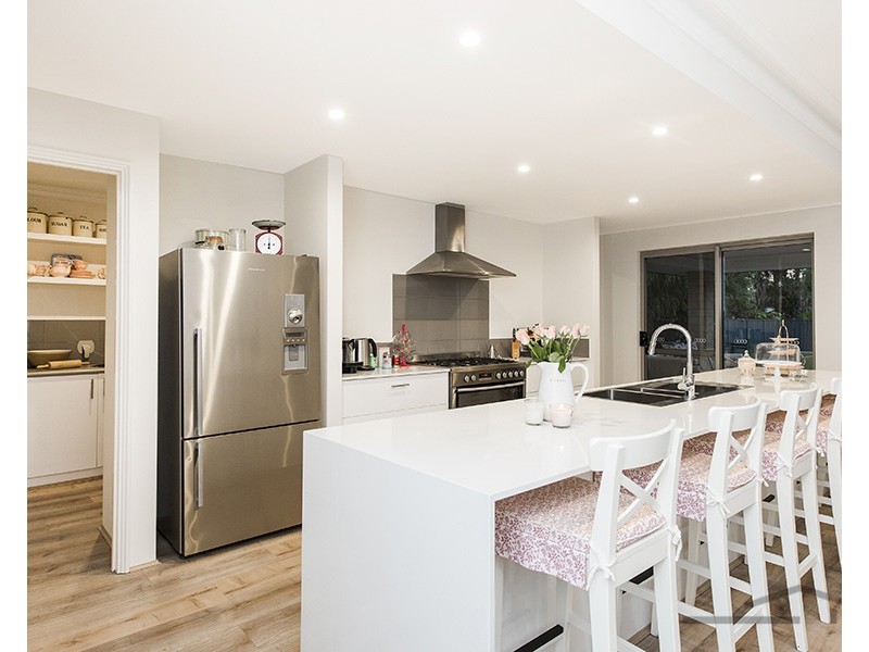 15 Watson Avenue, Coodanup WA 6210