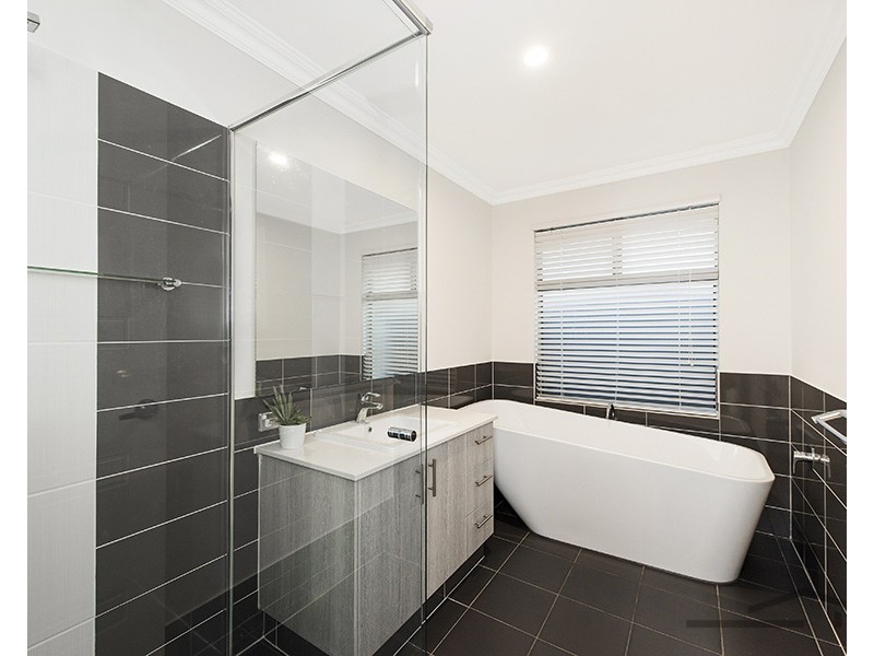 15 Watson Avenue, Coodanup WA 6210