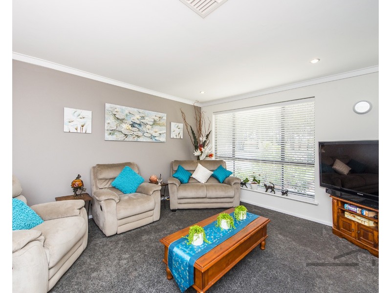 27 Blythwood Street, Dudley Park WA 6210