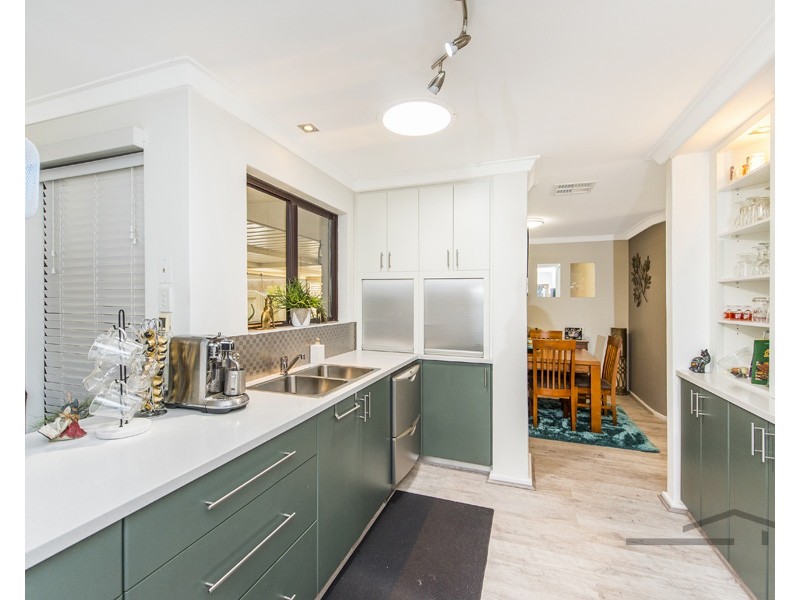 27 Blythwood Street, Dudley Park WA 6210