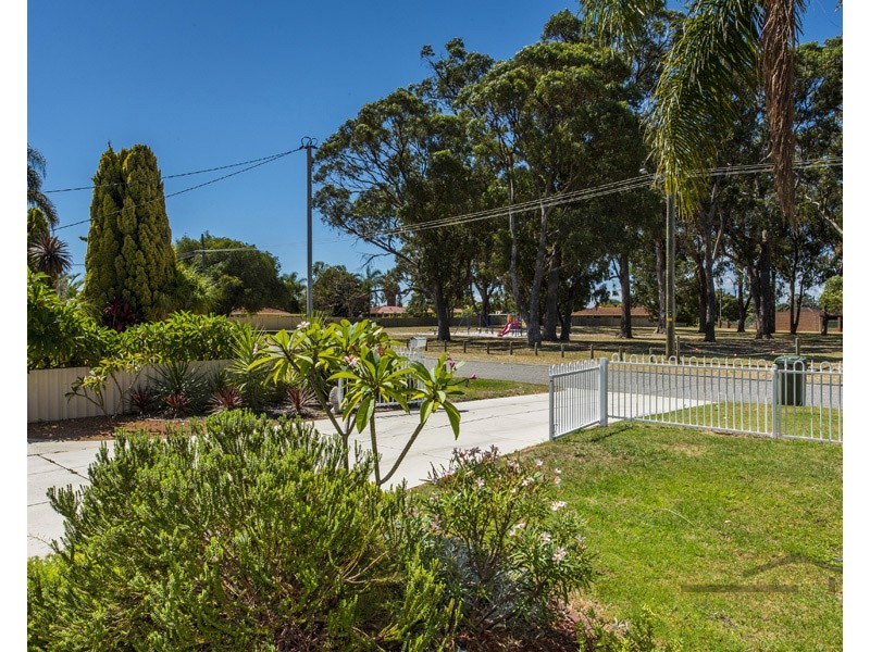 27 Blythwood Street, Dudley Park WA 6210