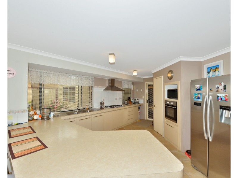 16 Peppertree Close, Wannanup WA 6210