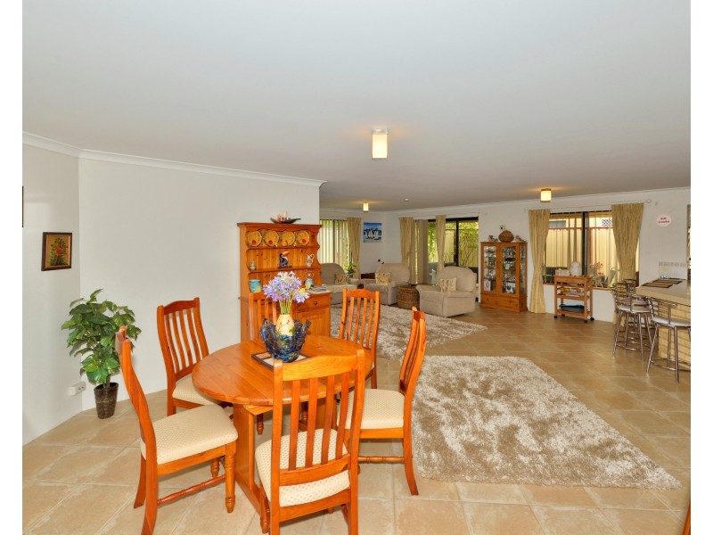 16 Peppertree Close, Wannanup WA 6210