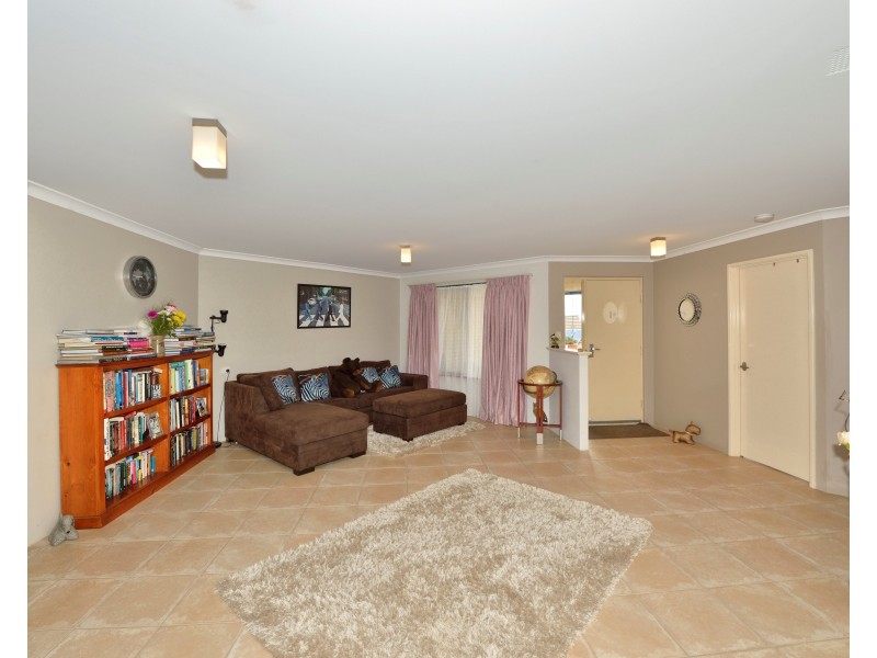 16 Peppertree Close, Wannanup WA 6210