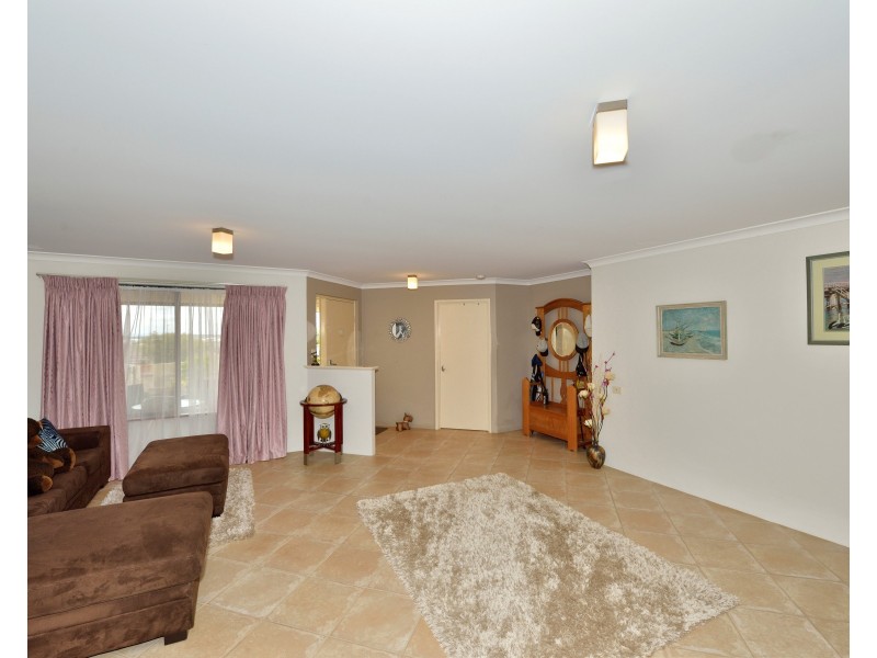 16 Peppertree Close, Wannanup WA 6210