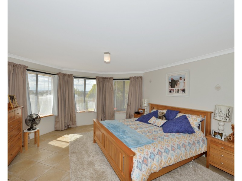 16 Peppertree Close, Wannanup WA 6210