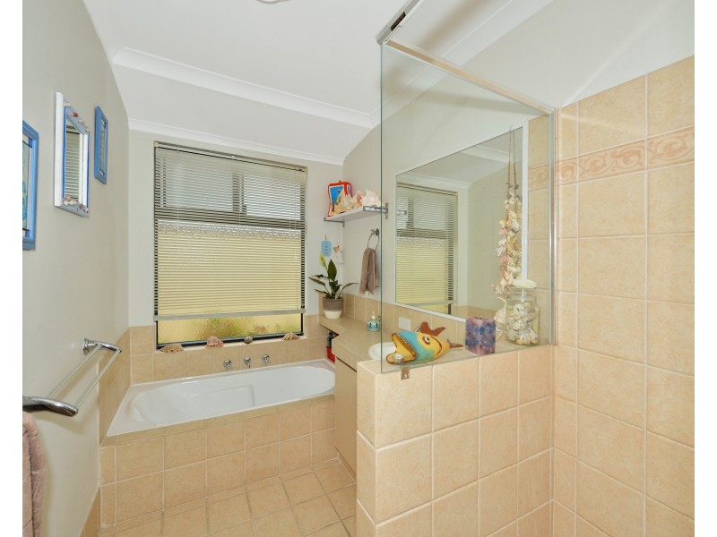 16 Peppertree Close, Wannanup WA 6210