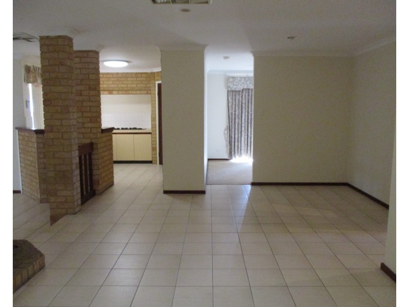 3 Muirfield Court, Halls Head WA 6210