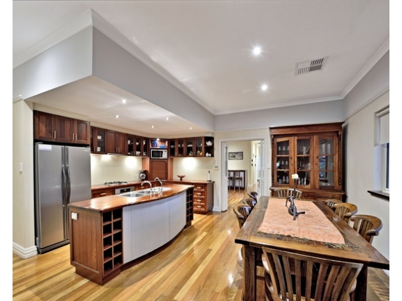 6 Ravenswood Road, Ravenswood WA 6208