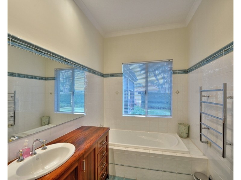 6 Ravenswood Road, Ravenswood WA 6208