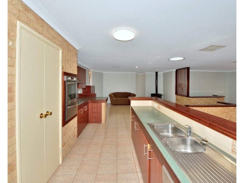 6 Matlock Place, Dudley Park WA 6210